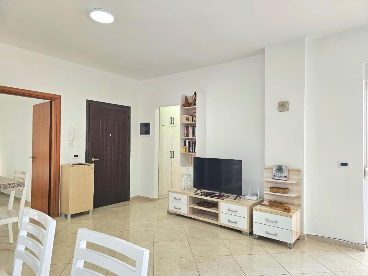 Adrien Apartament *