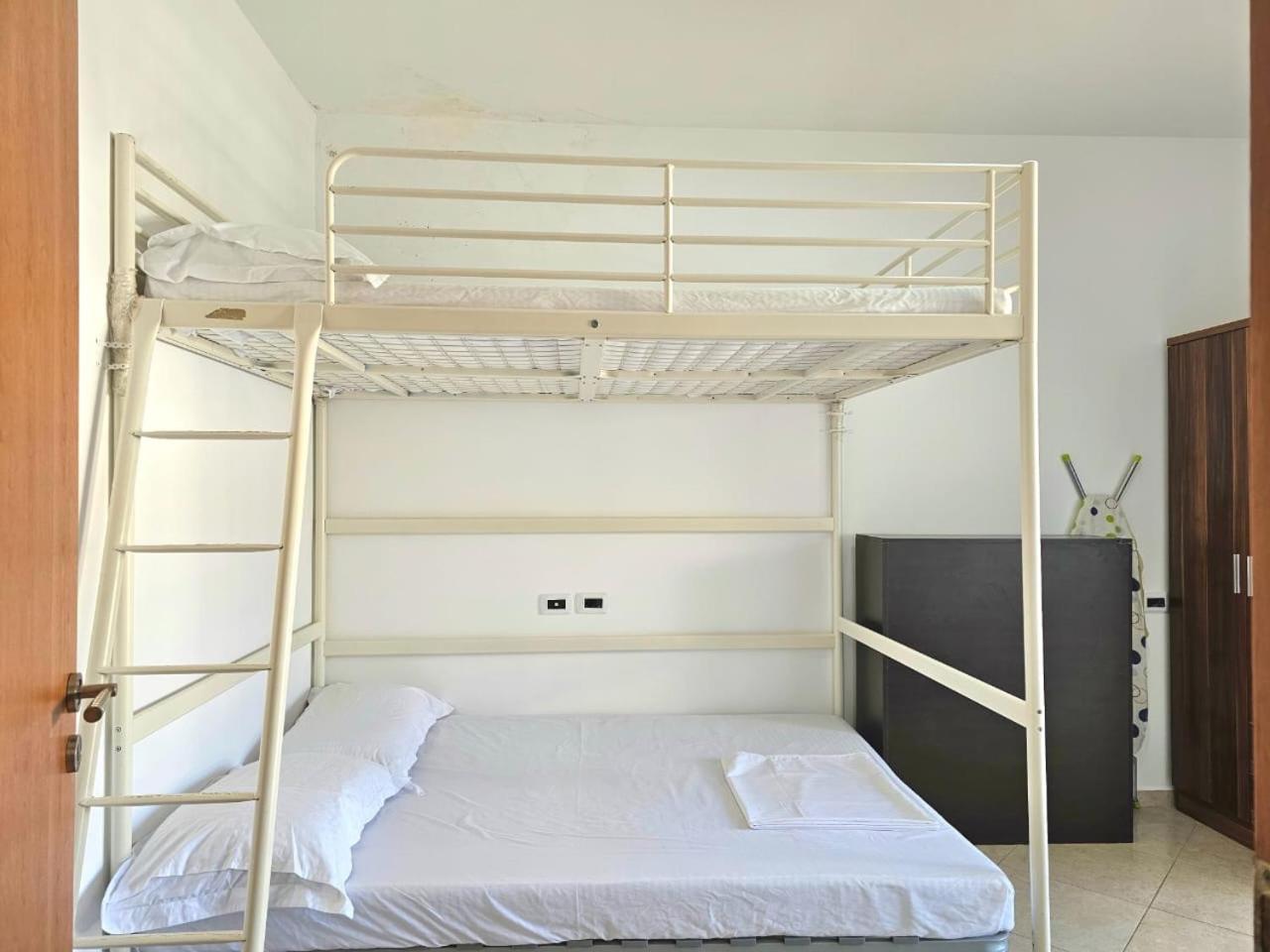 Adrien Apartament *