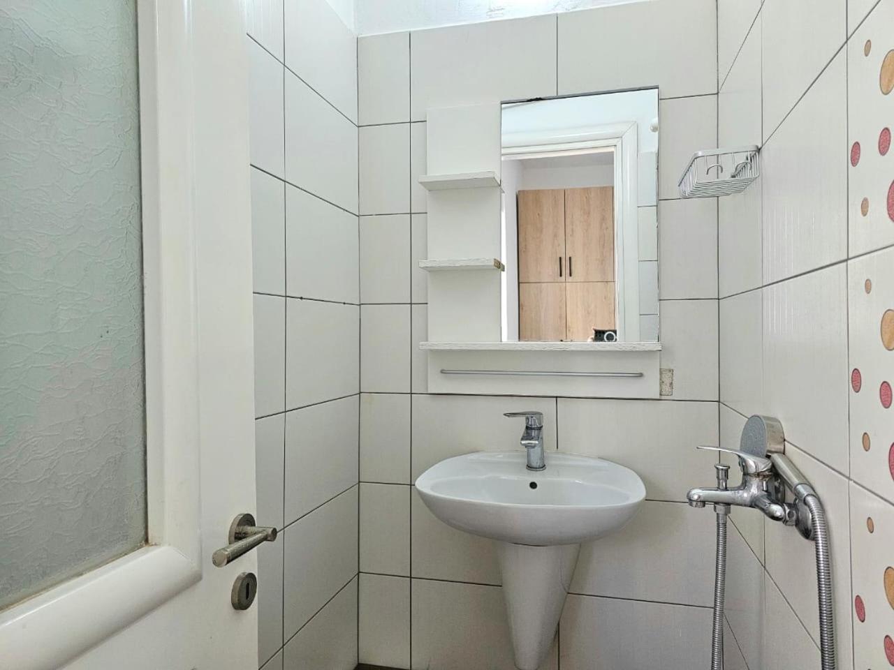 Apartament Adrien *